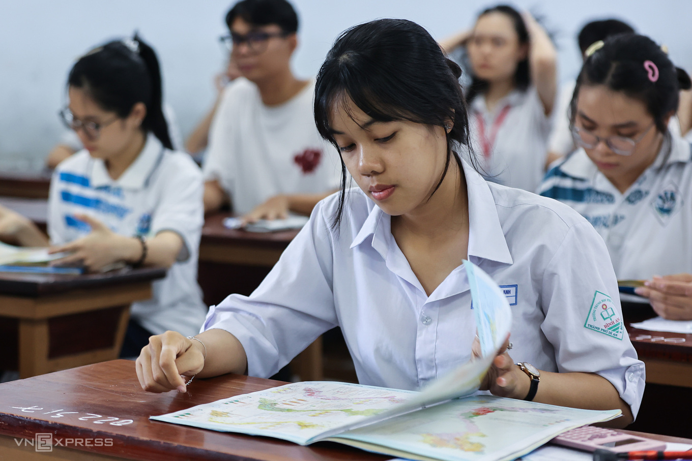 Thí sinh choáng vì đề thi đánh giá năng lực gần 10 môn
