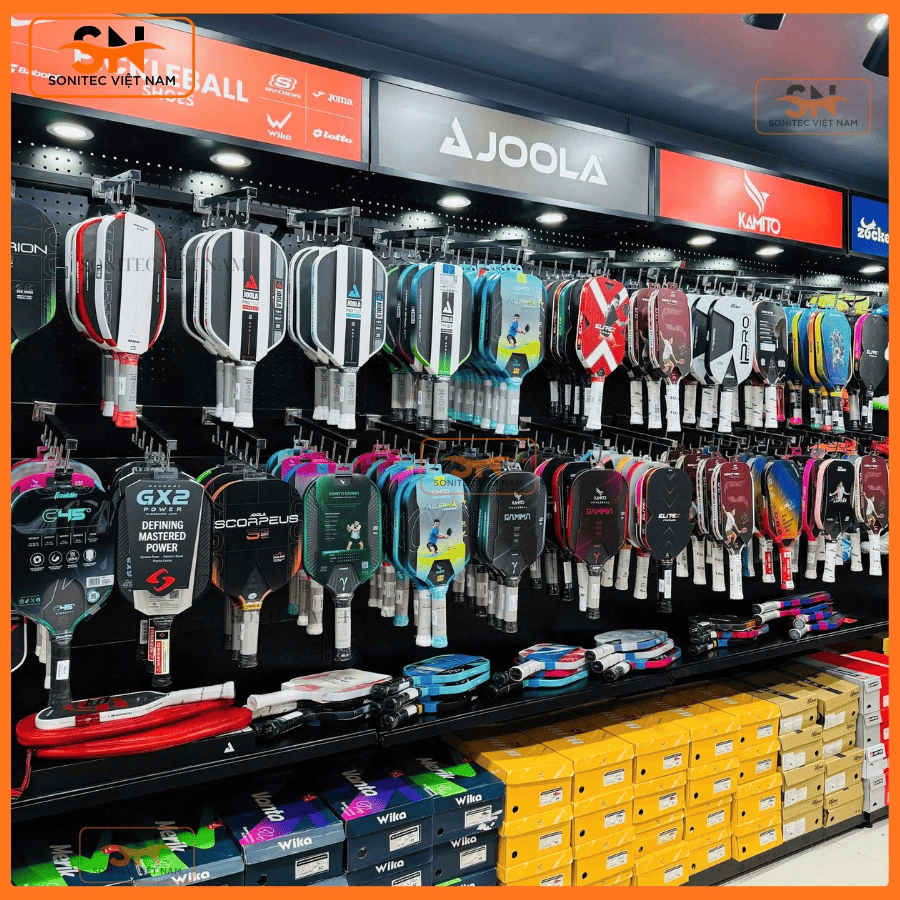 Tổng hợp mẫu kệ trưng bày vợt Pickleball được ưa chuộng