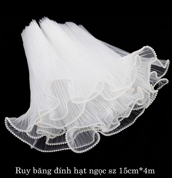 Trang trí dải ruy băng voan trắng viền ngọc trai 15cm*4m