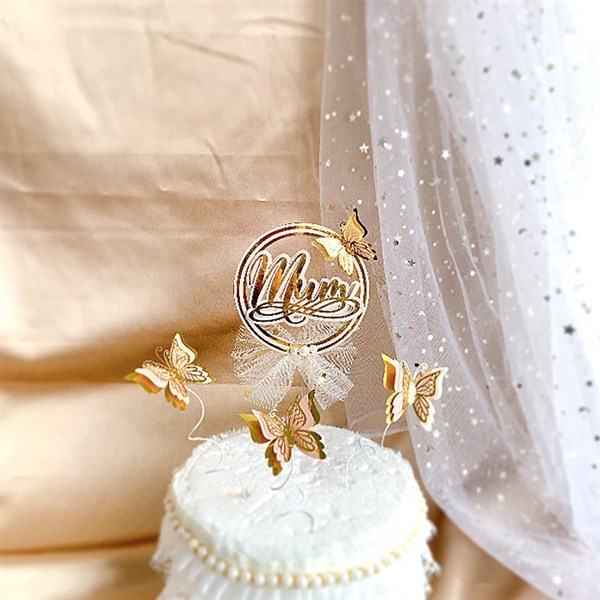 Que cắm cao cấp Mum + ren trắng + bướm vàng