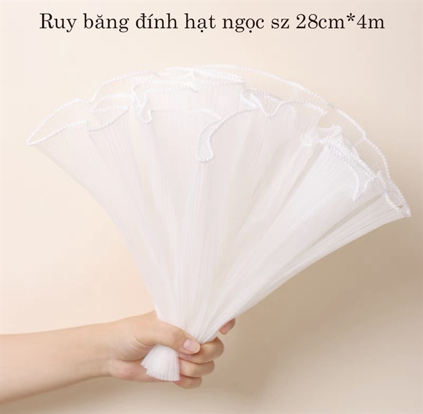 Trang trí dải ruy băng voan trắng nhiều lớp viền ngọc trai 28cm*4m