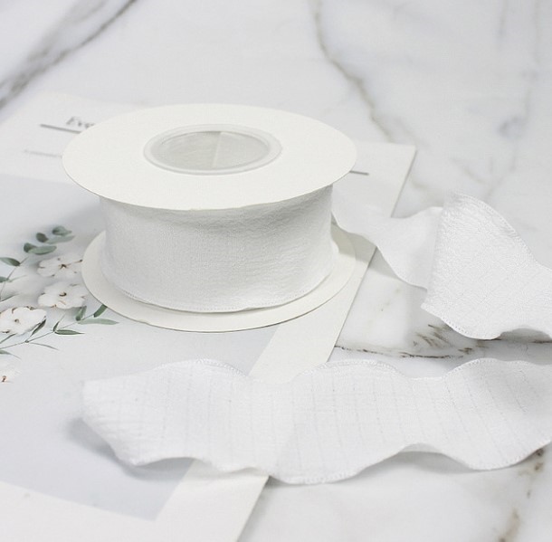Trang trí cuộn ruy băng nhăn màu trắng sz 4cm*10m