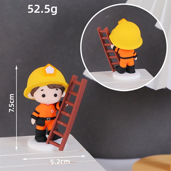 Trang trí silicon lính cứu hỏa cầm thang