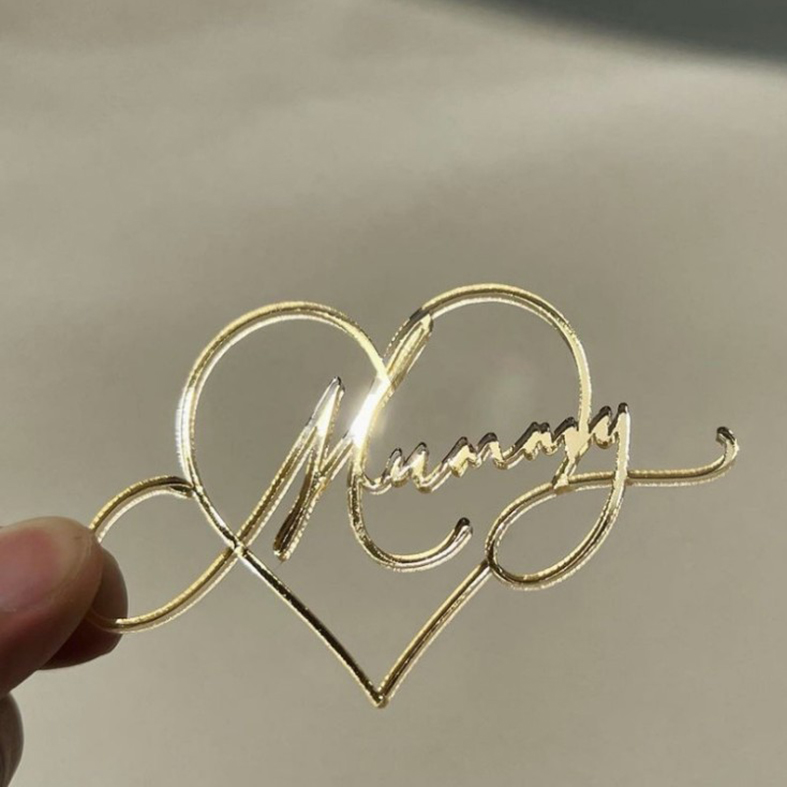 Topper mica ngày của mẹ chữ Mummy vàng + trái tim nhỏ (7cm)