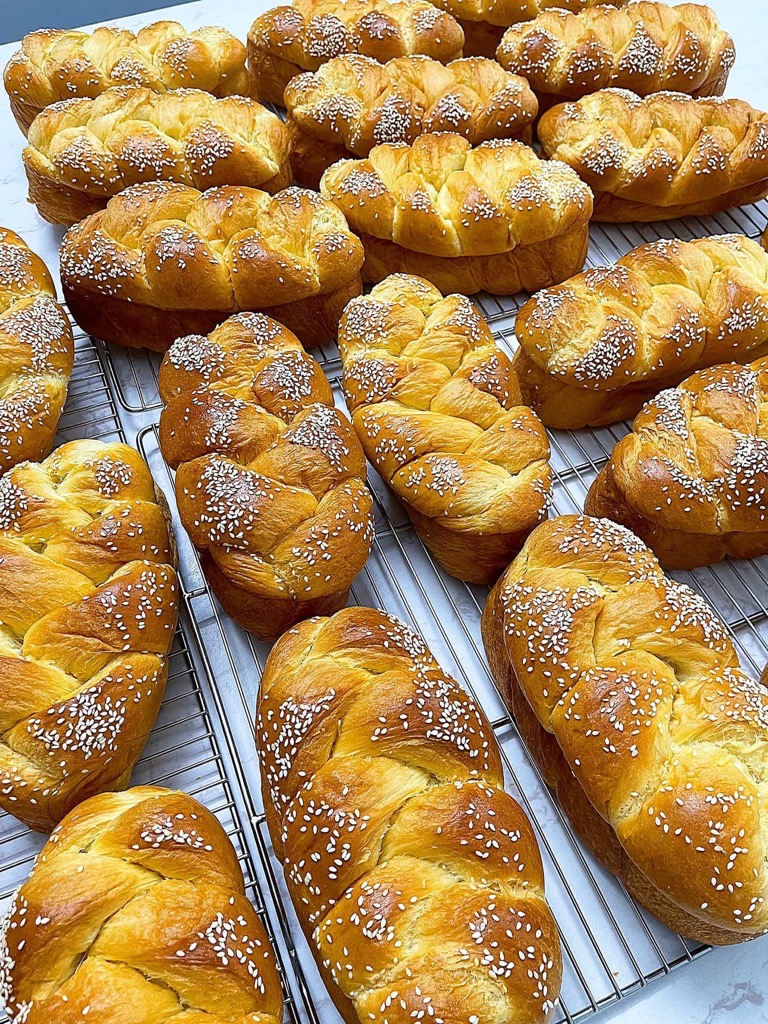 Bánh Mì Hoa Cúc Capuchino