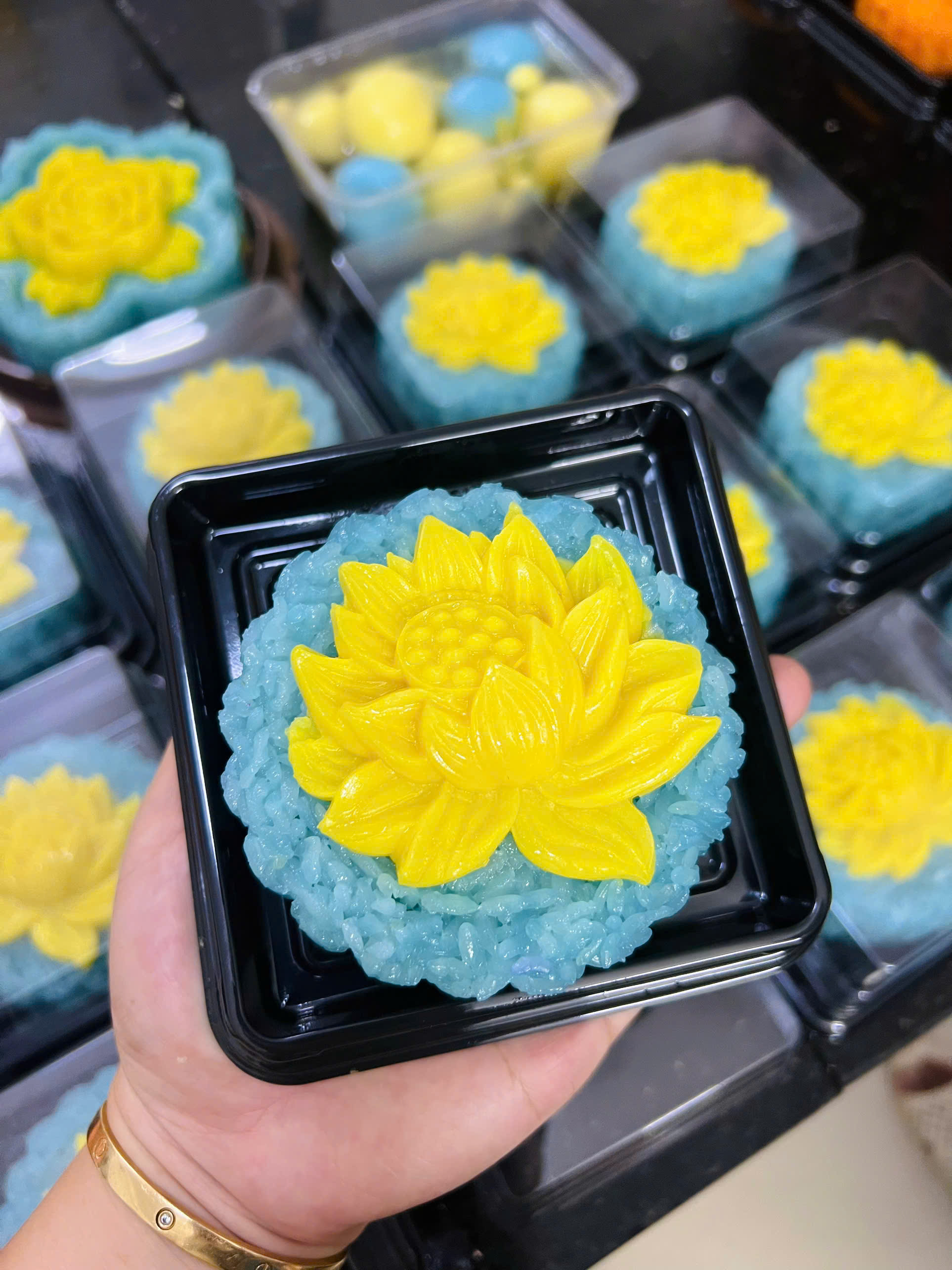 Xôi sắc màu - Xôi xanh đậu biếc hoa sen