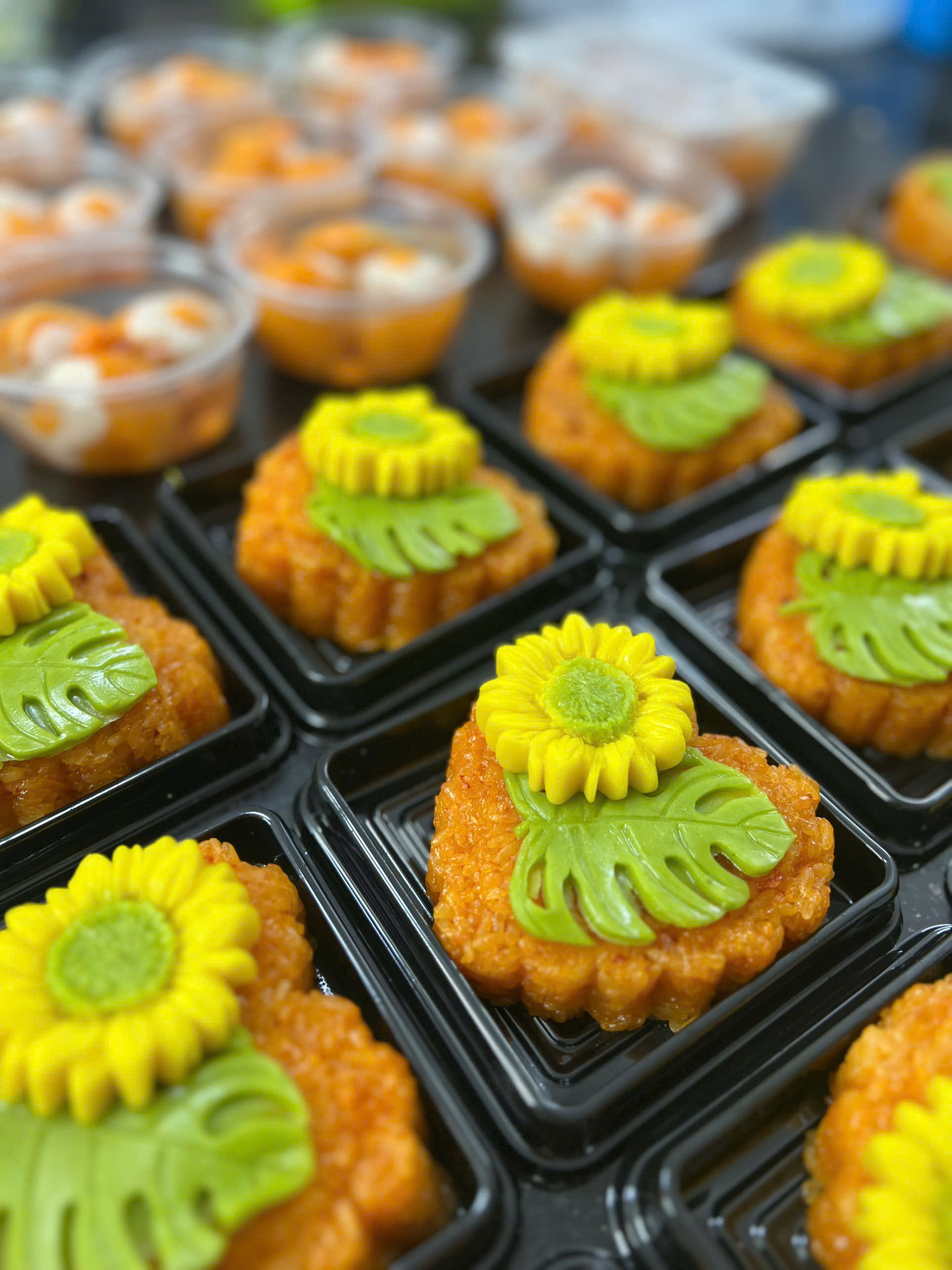 Xôi Gấc - Hoa lá Hướng Dương