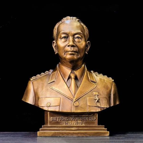 Tượng Bác Võ Nguyên Giáp Bằng Đồng