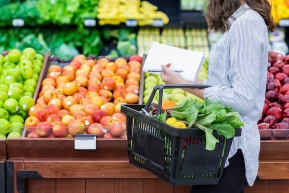 Lựa chọn trái cây sạch và an toàn đang là xu hướng ngày nay.@tastingtable.com