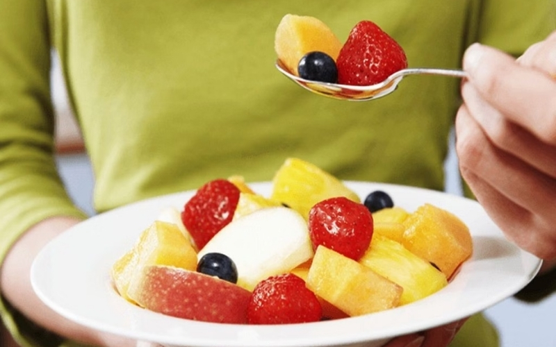 Thời điểm ăn trái cây ảnh hưởng trực tiếp đến khả năng giải nhiệt và hỗ trợ tiêu hóa của cơ thể trong những ngày Tết ăn nhiều dầu mỡ