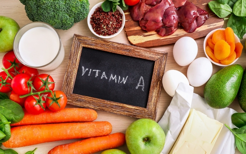 Vitamin A giữ vai trò then chốt trong quá trình tái tạo lớp biểu bì và điều hòa sự phát triển của tế bào da
