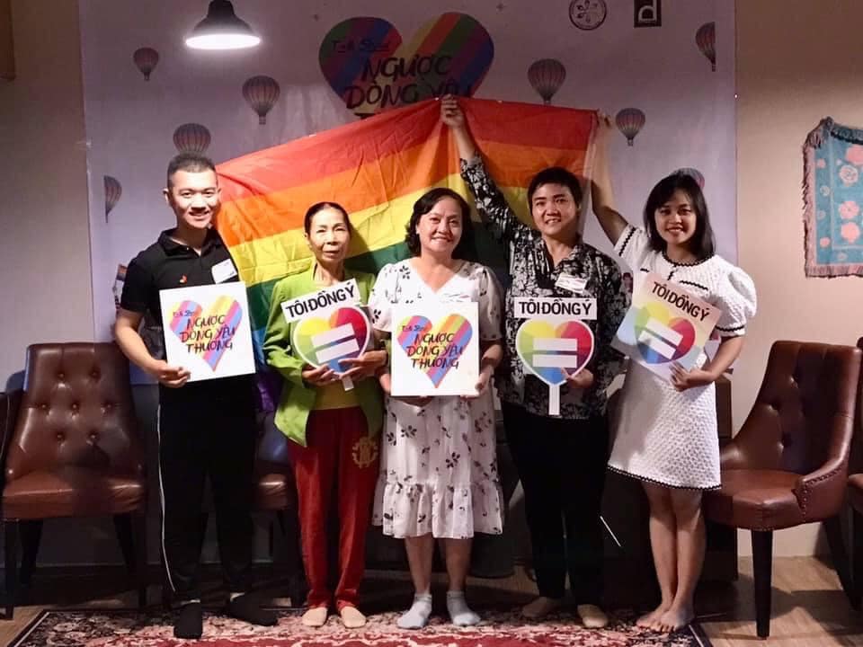 PFLAG Sài Gòn ra quân chương trình “Tôi Đồng Ý” tại Lãnh sự quán Mỹ