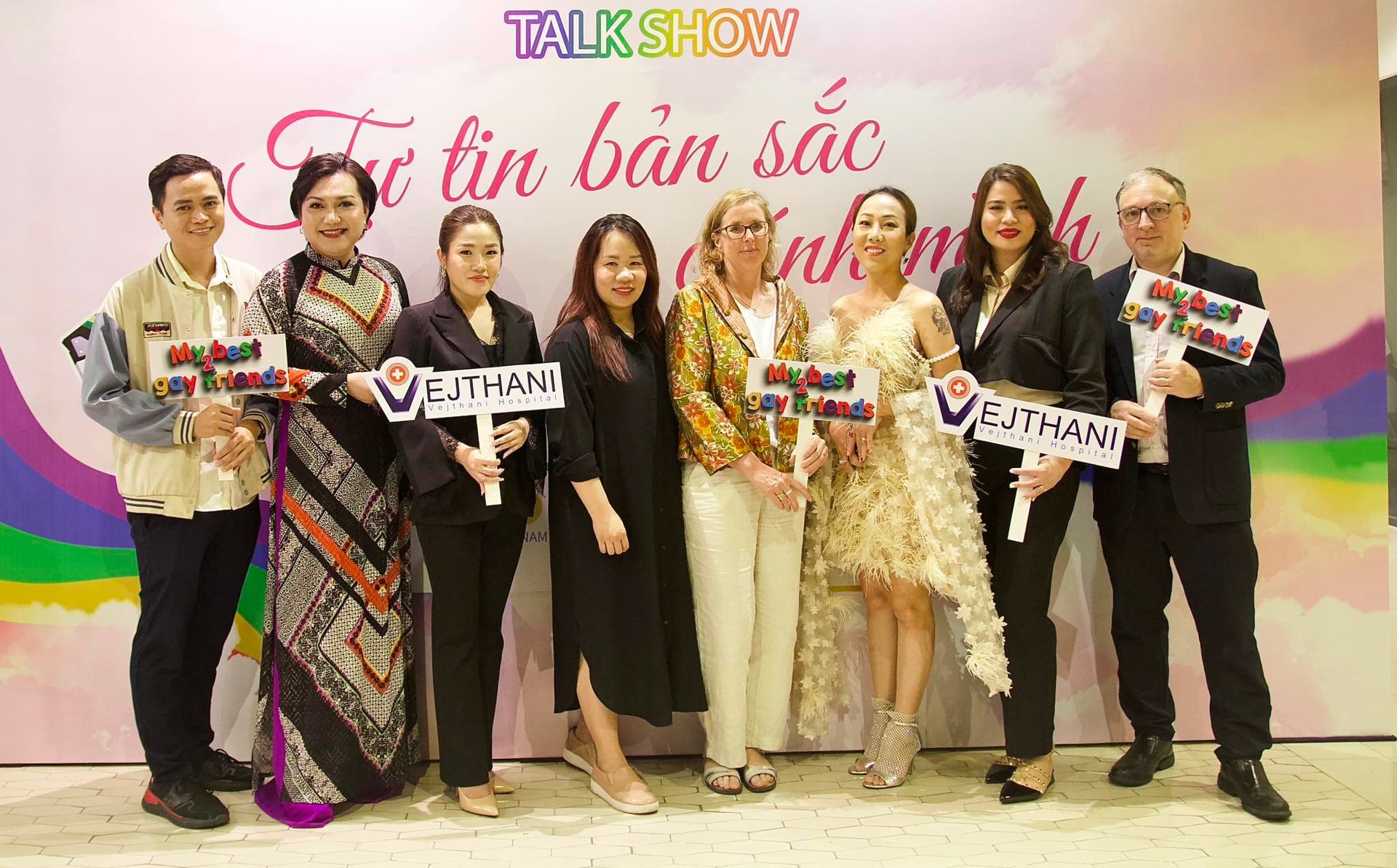 My Best Gay Friends 2: Câu chuyện lạc quan về cộng đồng LGBT