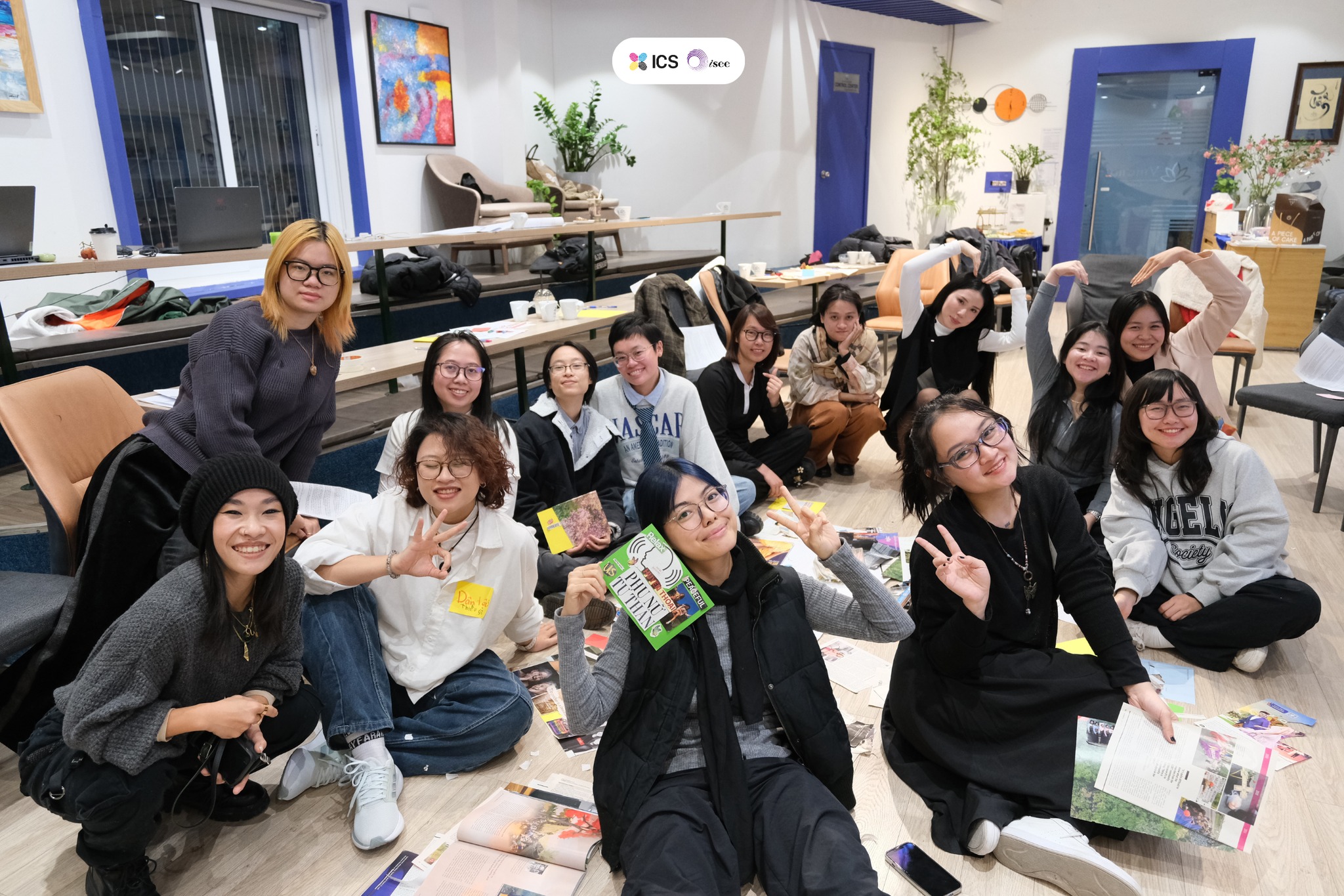 Hơn Cả Sự Gặp Gỡ: Nữ Yêu Nữ và Nữ Quyền Cùng Nhau Tưởng Tượng Tương Lai