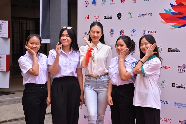 Bùi Quỳnh Hoa cùng dàn người đẹp lan tỏa thông điệp tại 'Sống trọn vẹn 2024'