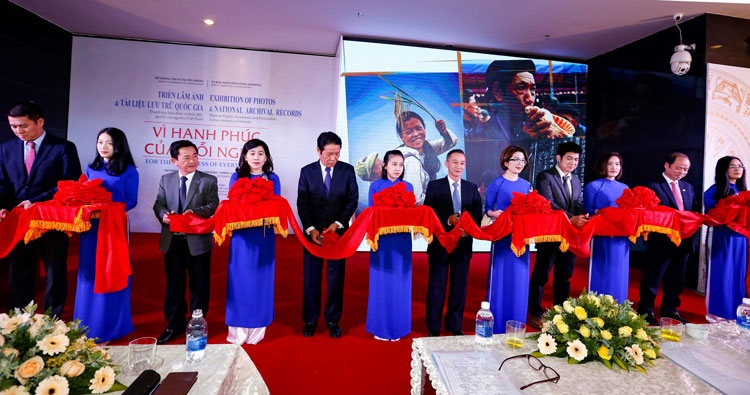 Triển lãm ''Vì hạnh phúc của mỗi người''