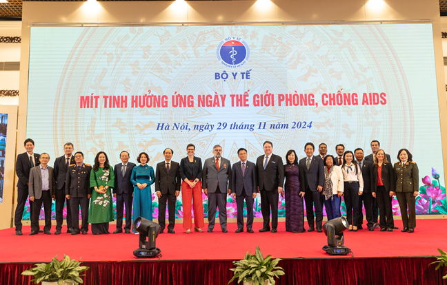 Mít tinh hưởng ứng Ngày Thế giới phòng, chống AIDS