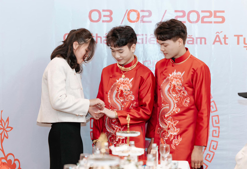 2 chàng trai ở Cao Bằng về chung nhà, gia đình làm 90 mâm cỗ mời họ hàng