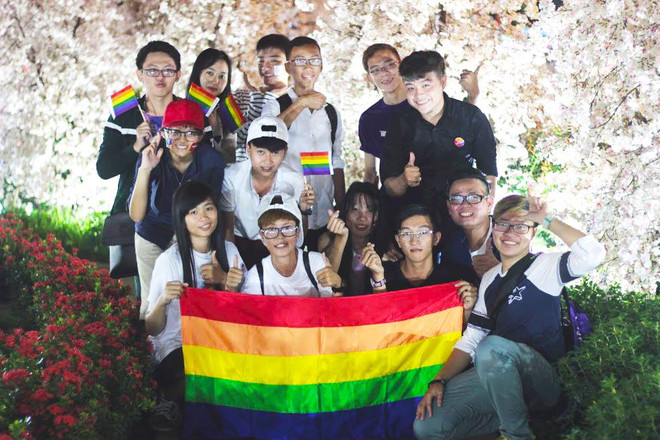 Viet Pride Hà Nội 2016: Để Không Cảm Thấy Cô Độc Giữa Đám Đông