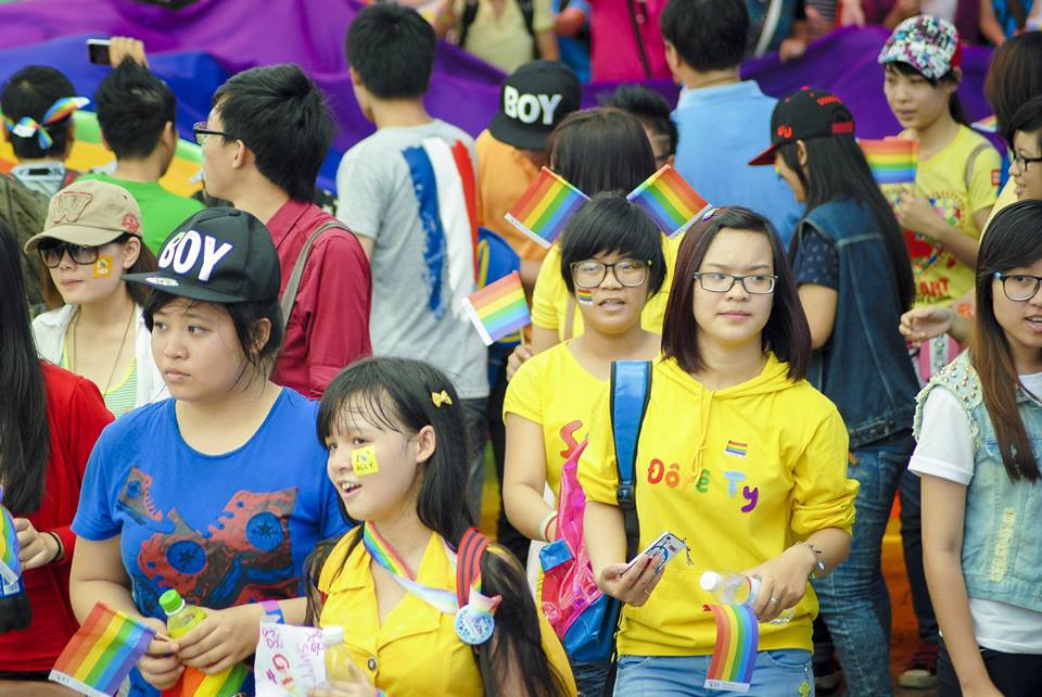 Sắc màu rực rỡ và thông điệp lan tỏa tại Viet Pride 2013