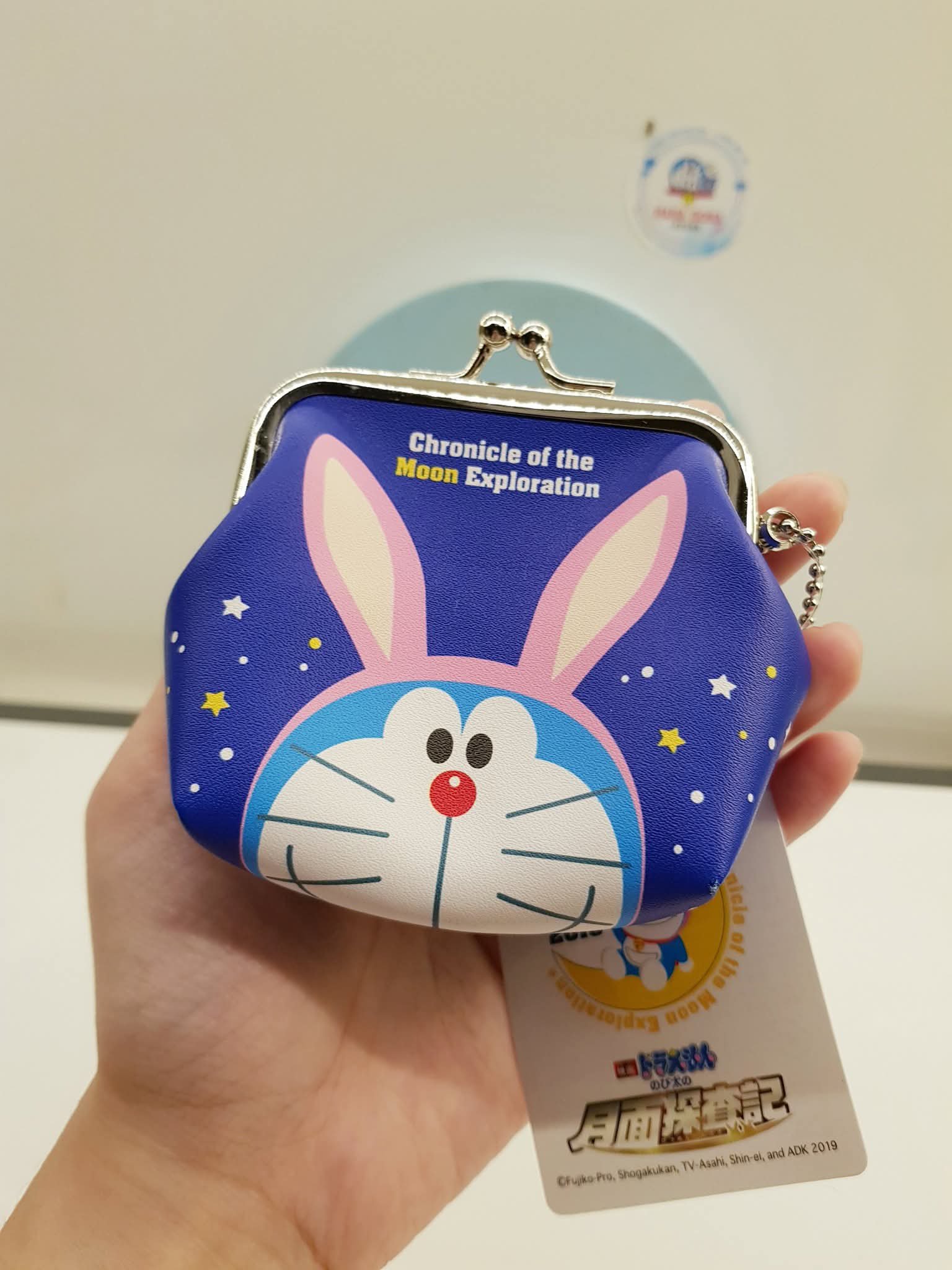 Ví Mini Doraemon Chronicle of the Moon – Họa Tiết Movie 2019, Khóa Bấm Kim Loại