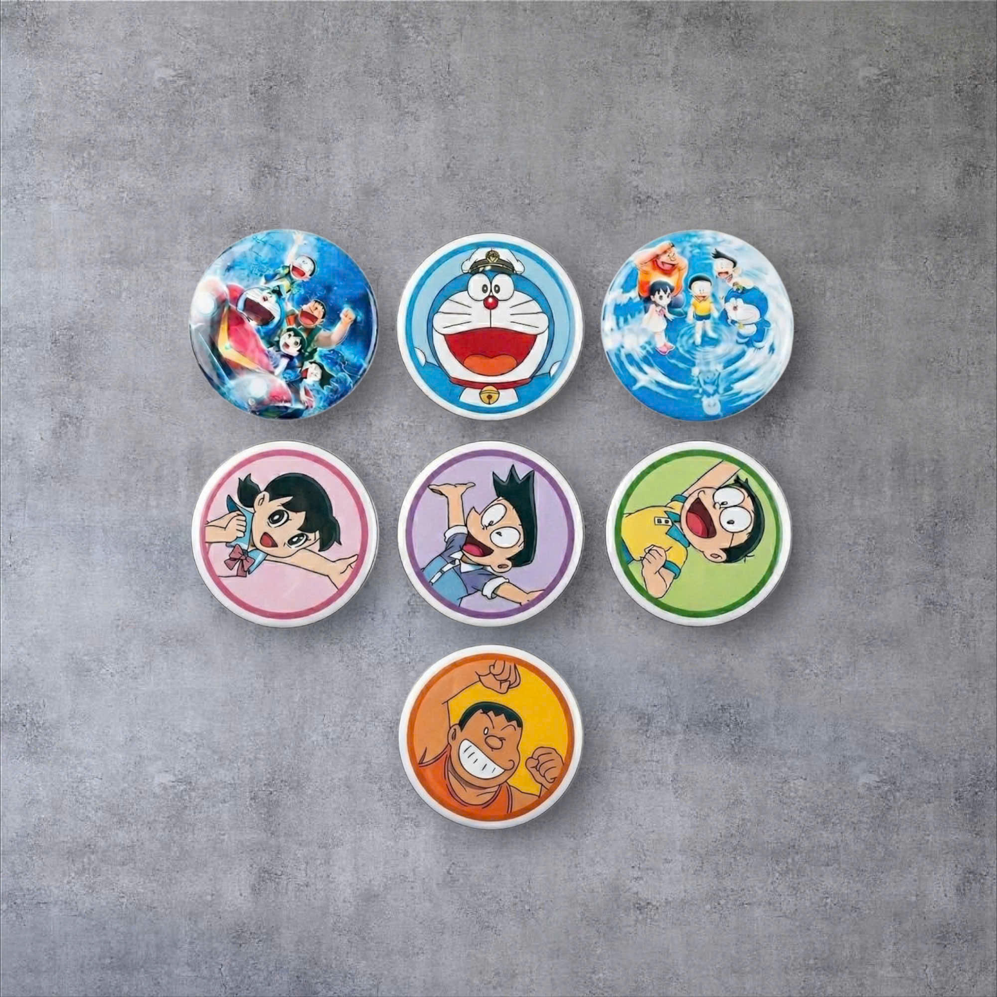 Set 7 Huy Hiệu Kỷ Niệm: Doraemon & Lâu Đài Đưới Đáy Biển (Ver 2026)