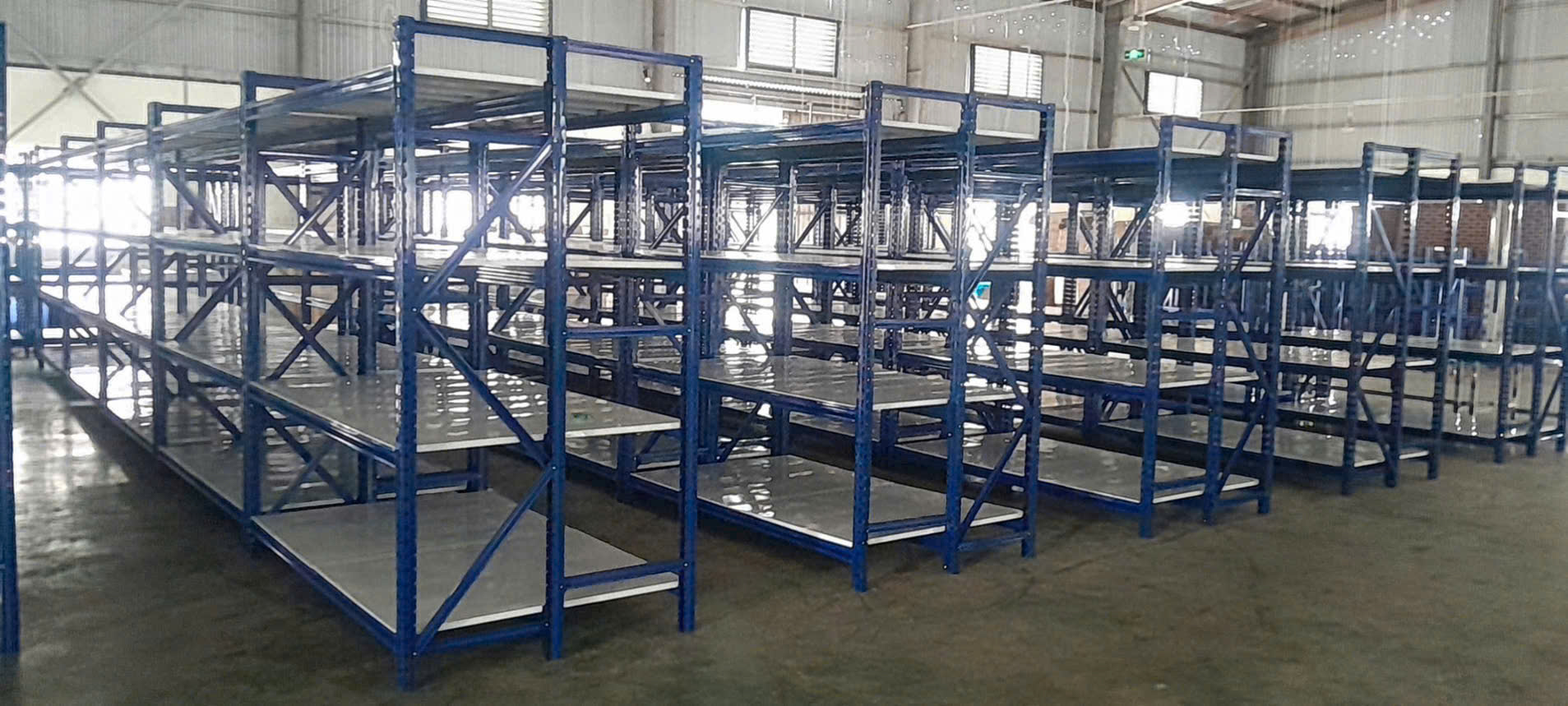 kệ trung tải khung cột 3 chân