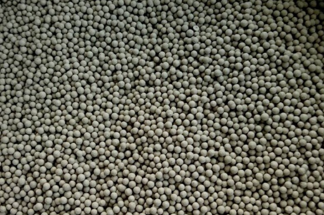 HẠT HÚT ẨM CLAY – GIẢI PHÁP KINH TẾ CHO VIỆC BẢO VỆ HÀNG HÓA KHỎI ĐỘ ẨM