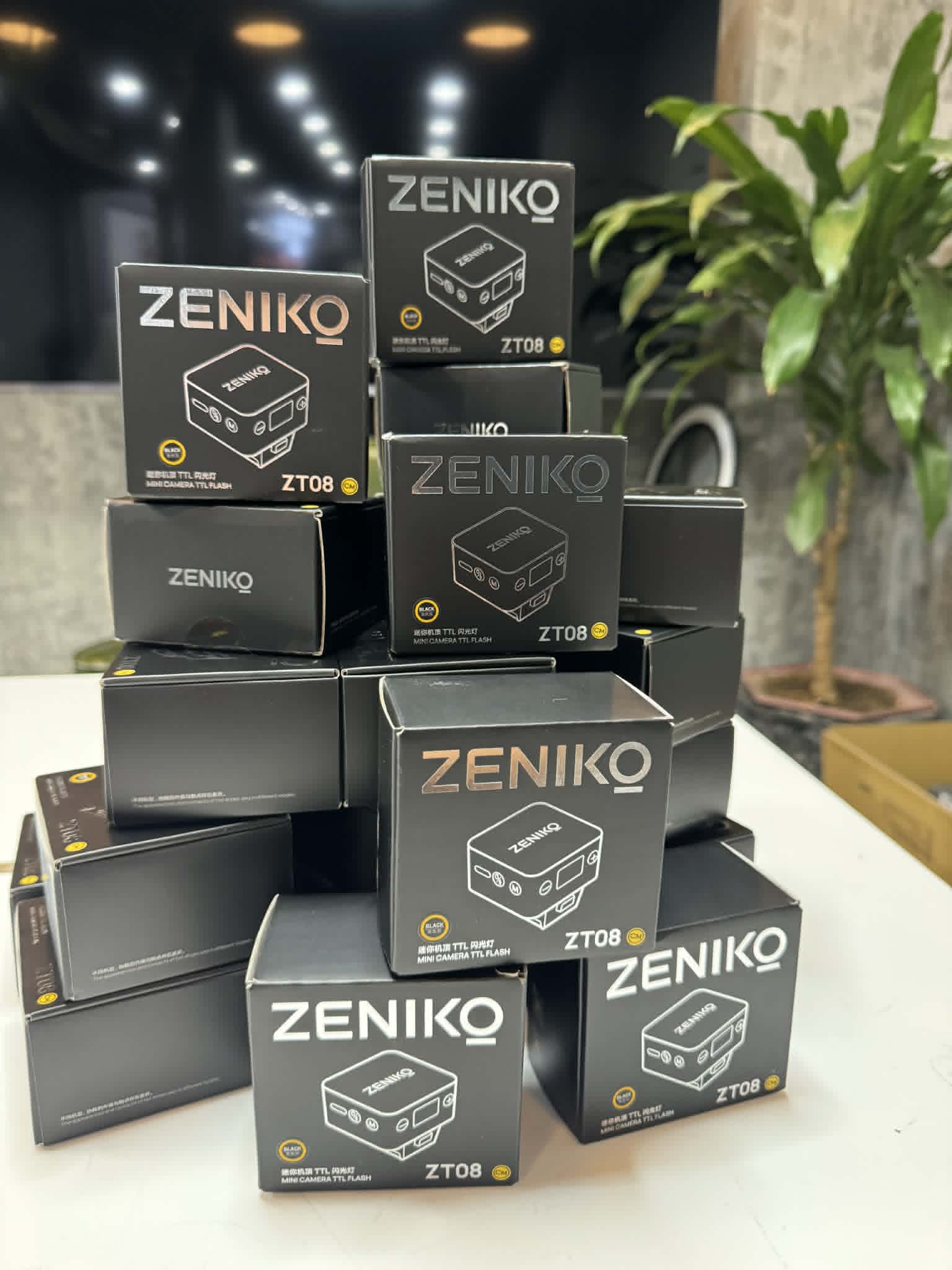 Đèn Flash Mini Zeniko TTL ZT08 Cho Canon R50 / R50V / V1 – Nhỏ Gọn, Dễ Dùng