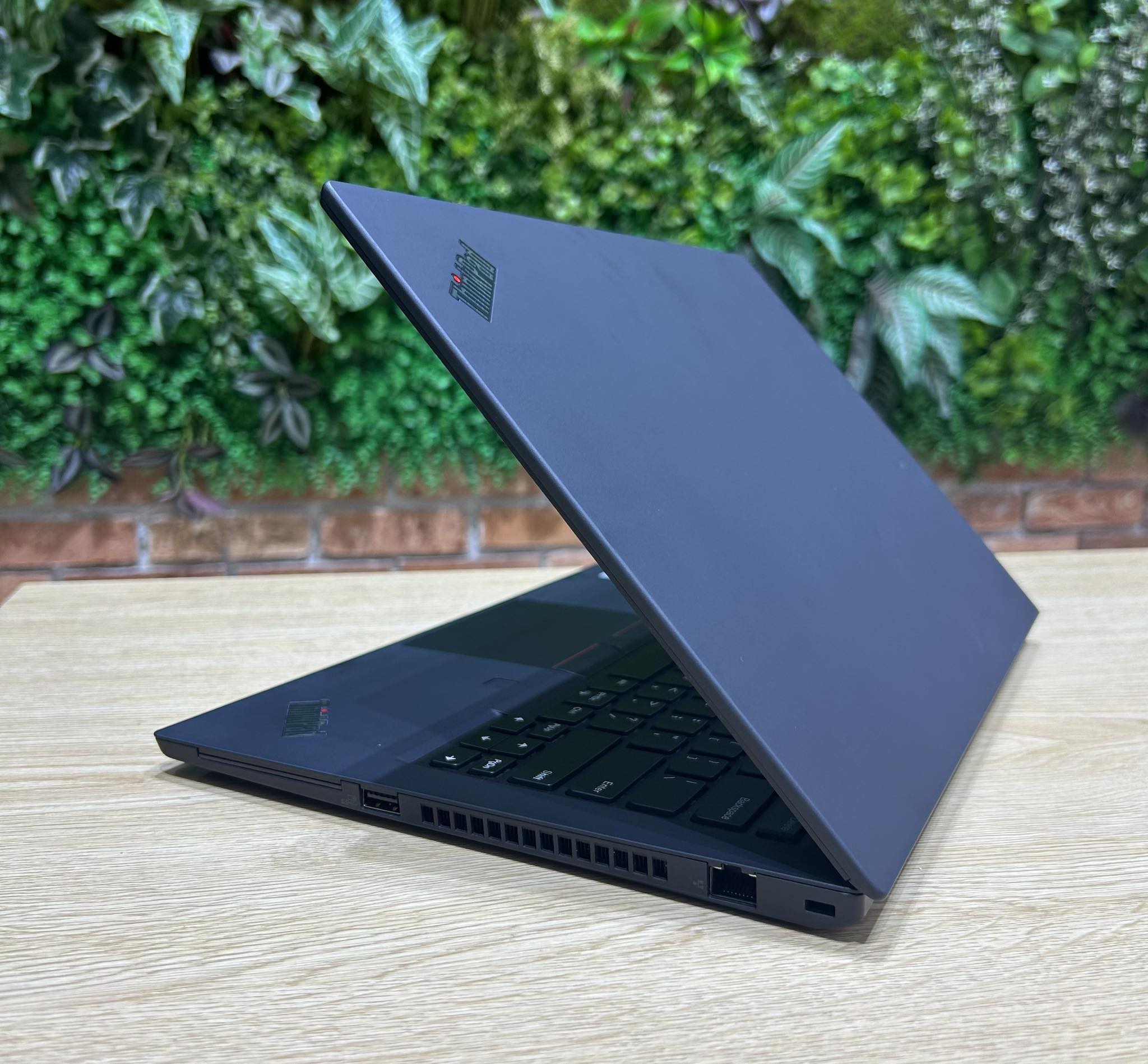 ThinkPad T14 Gen 1 2020 – i7 10610U | RAM 16GB | SSD 256GB | New 99%