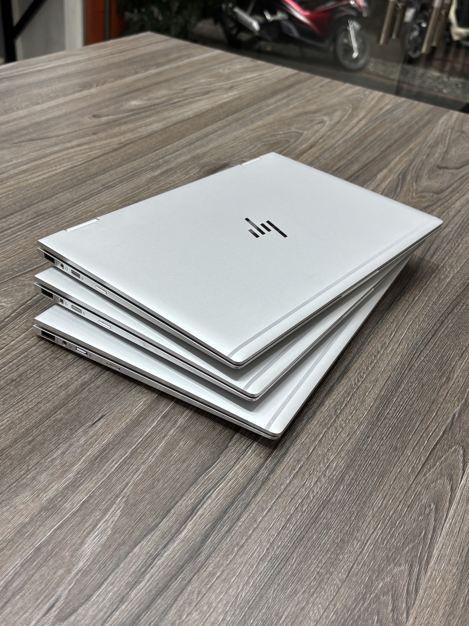 HP Elitebook 1030 G3 X360 i5 8250u / 8GB / 256GB / 13.3″ FHD Touch