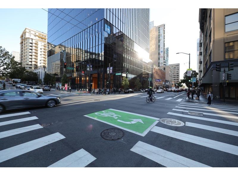 Canon RF 15-35mm f/2.8L IS USM – Likenew 99%