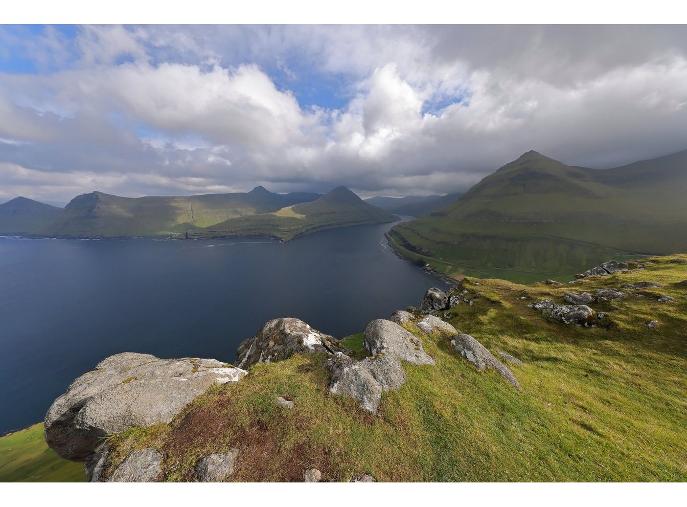 Canon RF 10-20mm f/4 L IS STM (Chính hãng)