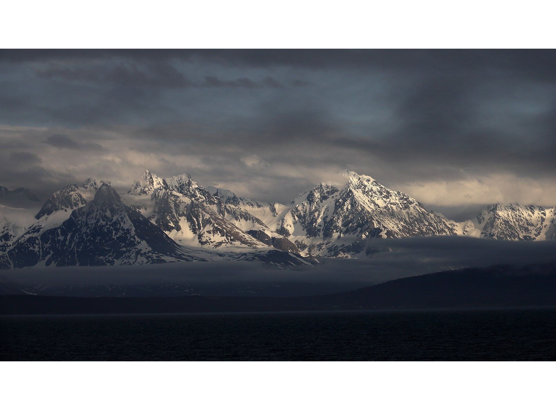 Canon RF 24-240mm f/4-6.3 IS USM - Likenew 99%