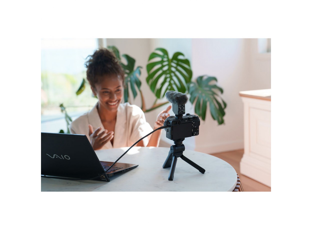 Sony A6700 + Kèm Lens Sony E 18-105mm f/4 (Chính hãng) (Thẻ Nhớ 64GB + Bộ Vệ Sinh)