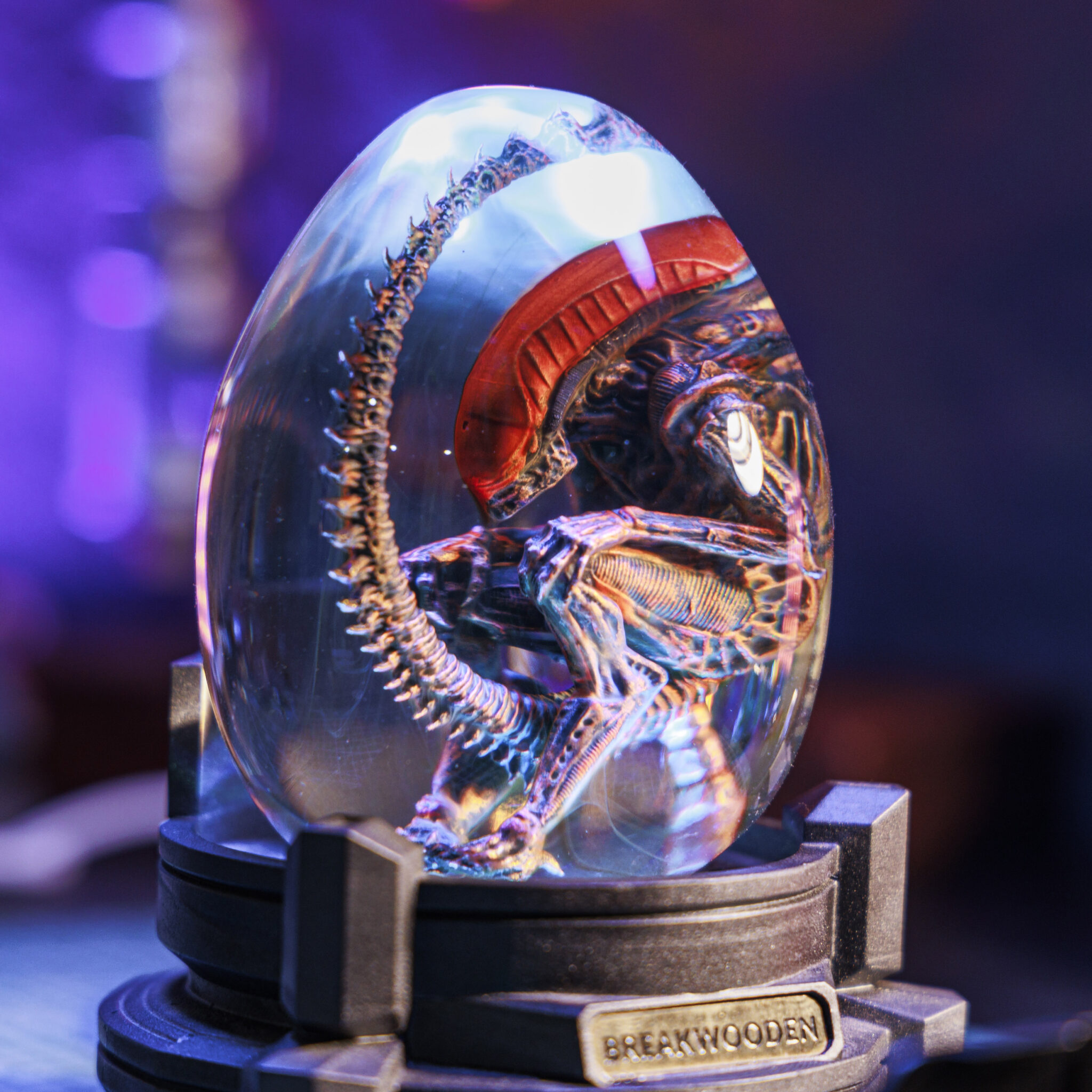 Xenomorph Resin Lamp – Egg: A Glowing Specimen of Sci-Fi Horror