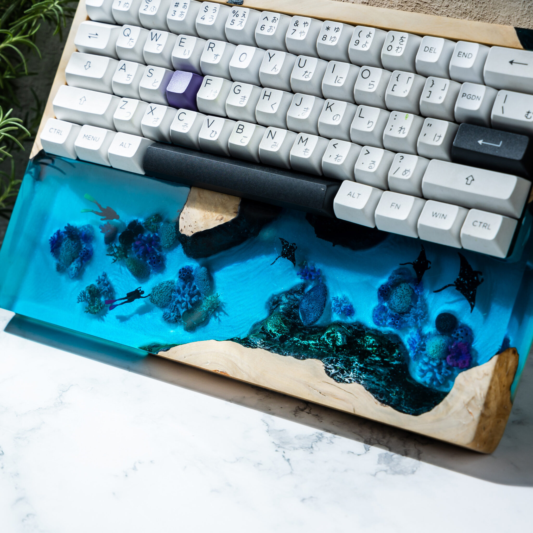 Dive into the Ocean: Octopus & Divers and Mantarays in Ocean Mechanical Keyboard Cases by BreakWooden