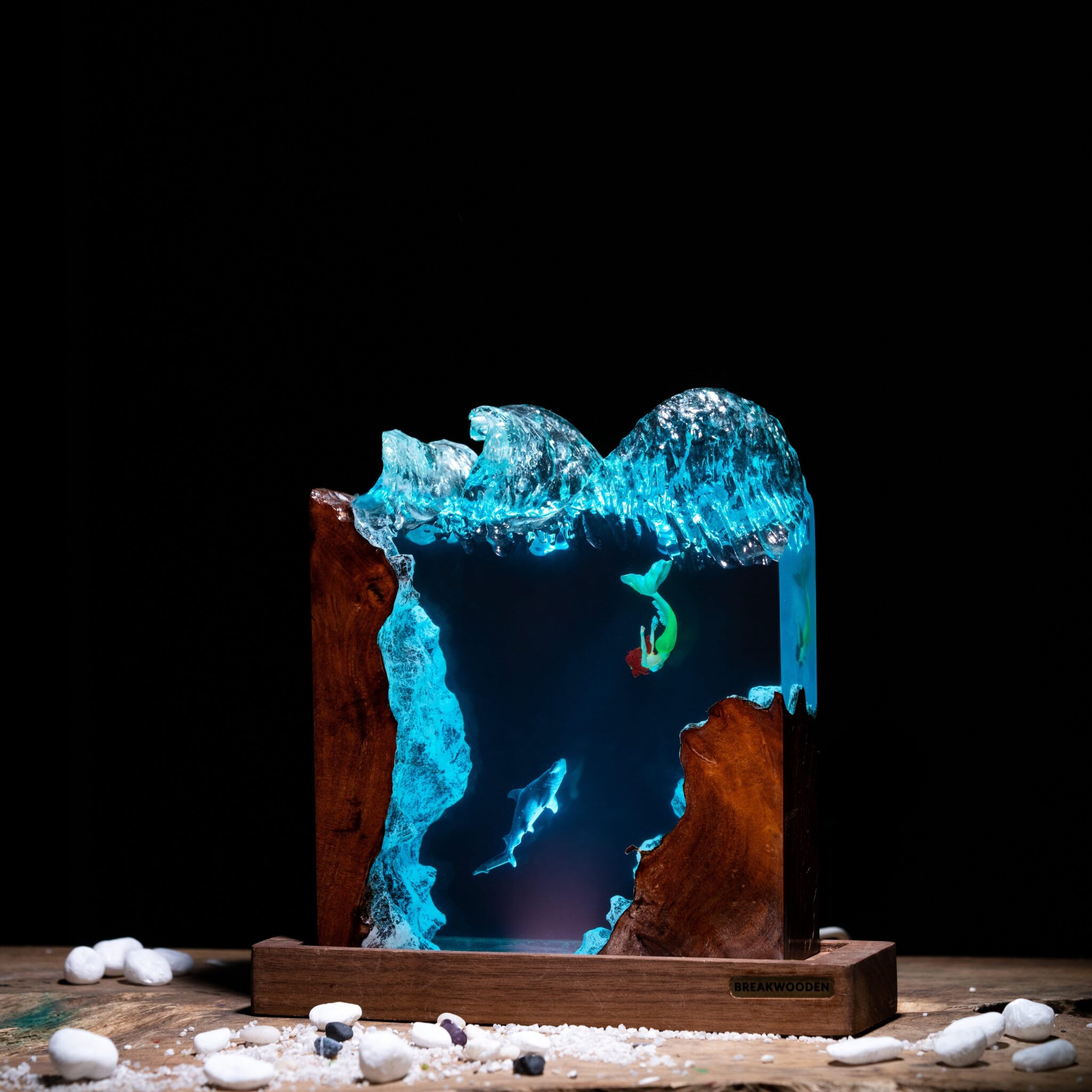 🌊 Scuba Diver Resin Lamp – Dive into the Depths of Art and Light