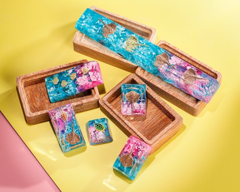 Ray Fish Artisan Keycap – Handcrafted Resin Koi Fish Keycap for Mechanical Keyboards