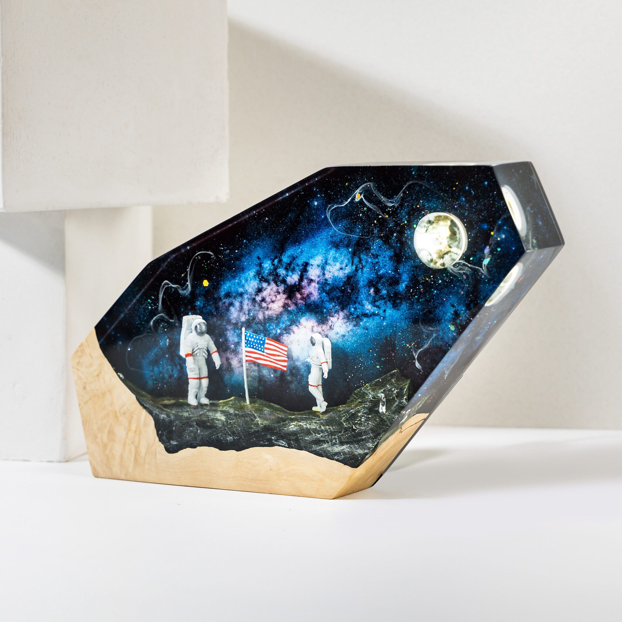 Explore The Planets Epoxy Lamp – Bring the Universe Into Your Home