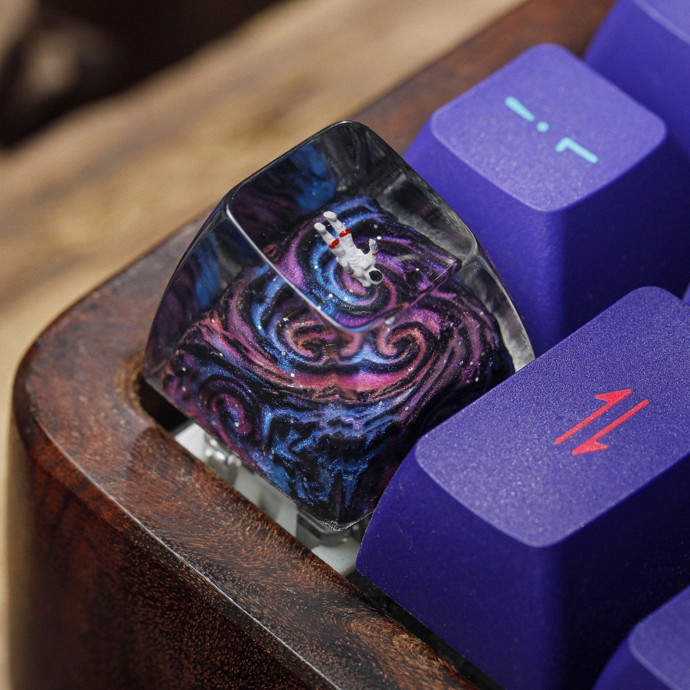 Astronaut Artisan Keycap Breakwooden