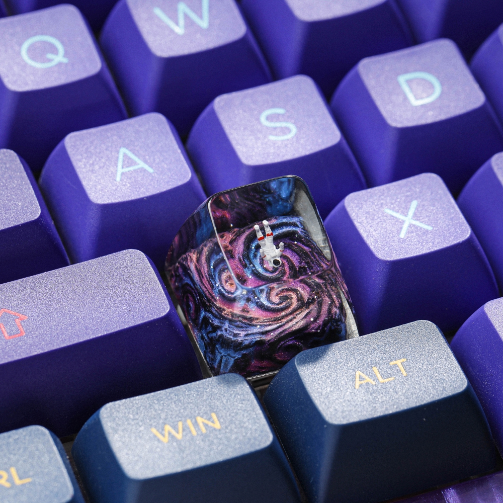 Astronaut Artisan Keycap Breakwooden