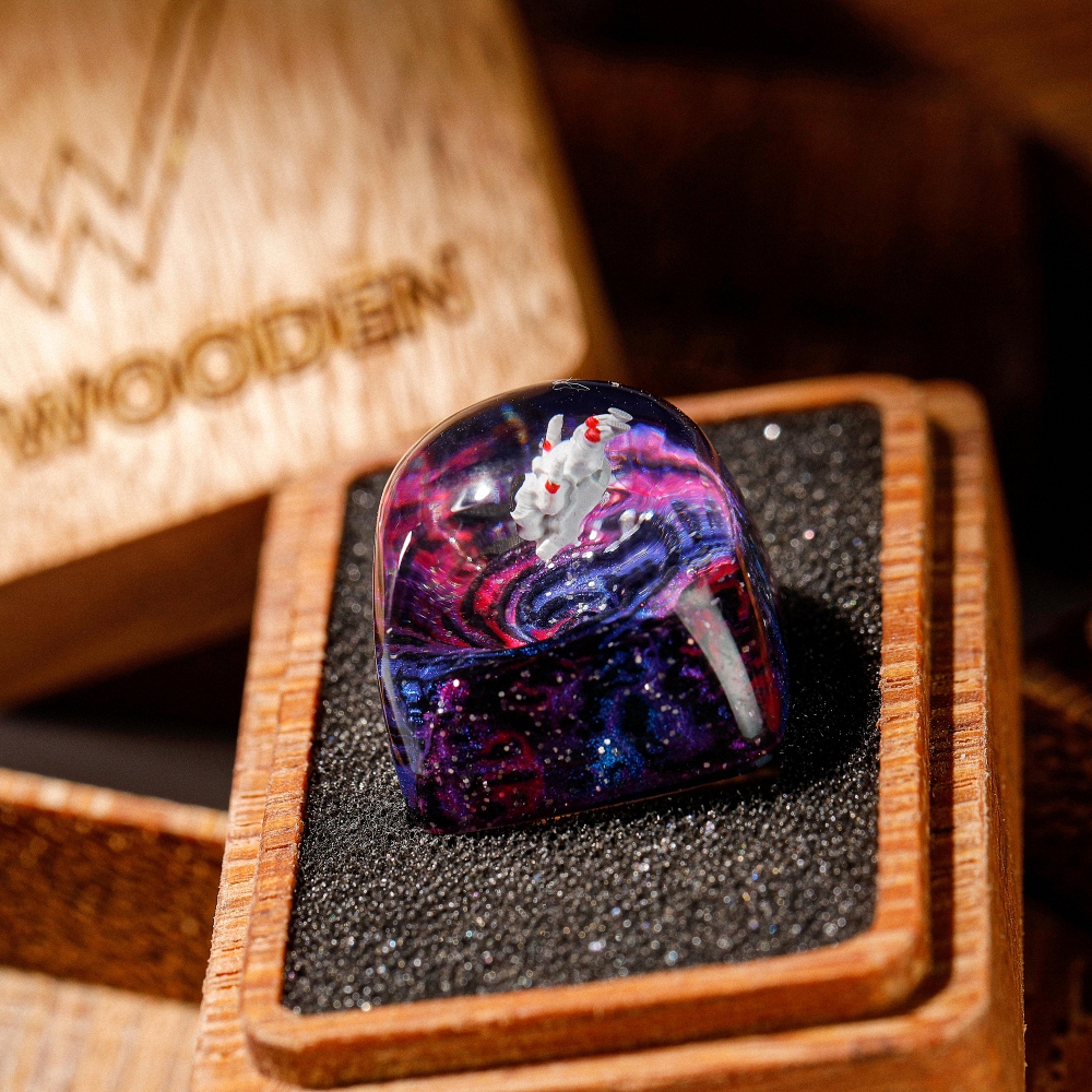 Astronaut Artisan Keycap Breakwooden 2