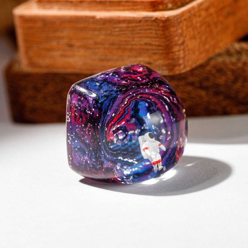 Astronaut Artisan Keycap Breakwooden 2