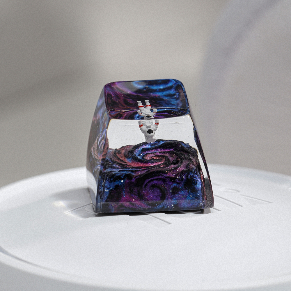 Astronaut Artisan Keycap Breakwooden 3