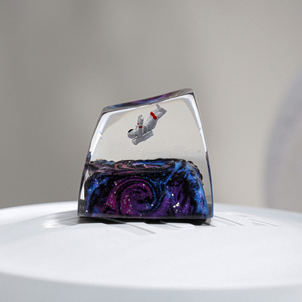 Astronaut Artisan Keycap Breakwooden 3