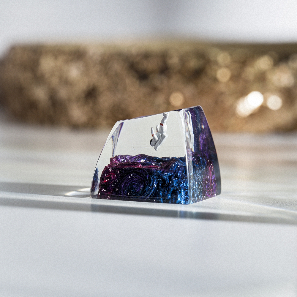 Astronaut Artisan Keycap Breakwooden 3