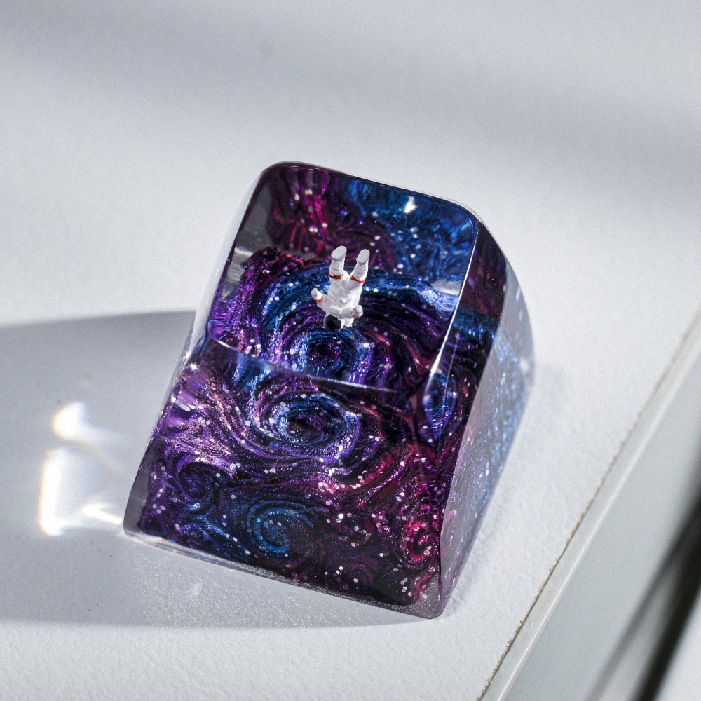 Astronaut Artisan Keycap Breakwooden 3