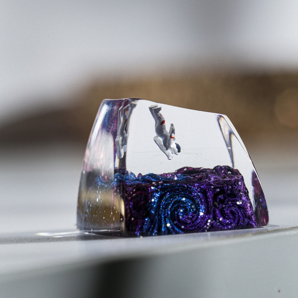 Astronaut Artisan Keycap Breakwooden 3