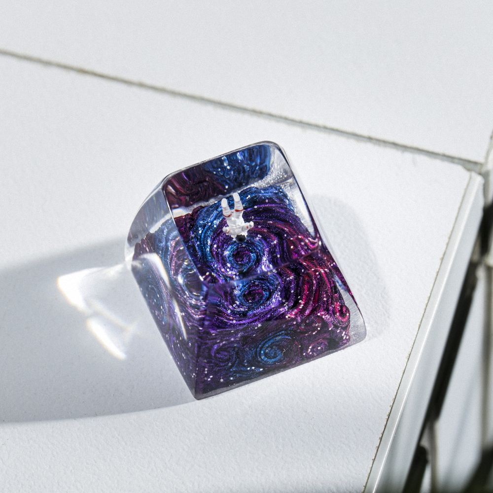 Astronaut Artisan Keycap Breakwooden 3